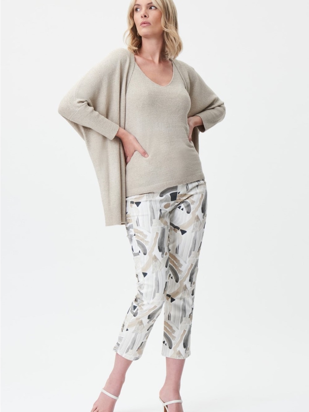 Joseph Ribkoff Abstract Print Cropped Pants in Cream & Gray